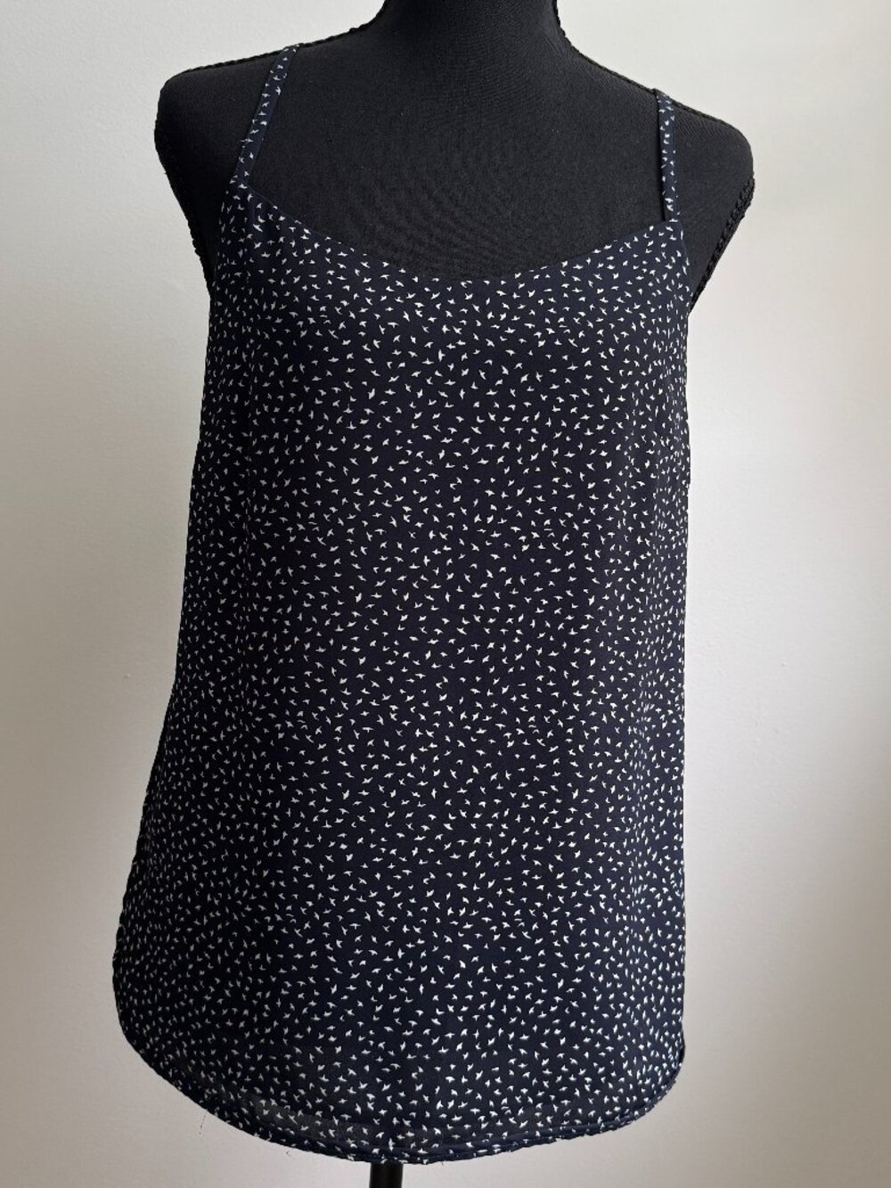 Ann Taylor LOFT Navy Blue Bird Print Camisole Tank Top Size XS Blouse EUC